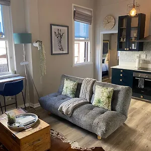 https://just-off-long-inner-city-gem.hotels-capetown.com